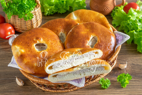 Пышные лепешки на кефире с мясной начинкой в духовке. Шаг 17