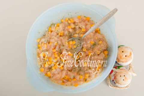 Рубленые куриные котлеты с кукурузой. Шаг 6