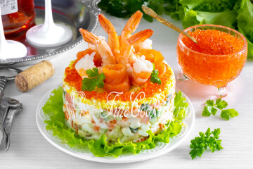 Салат Царский с красной рыбой, икрой и креветками на праздничный стол