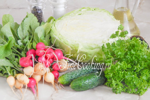 Салат из капусты, редиса и огурца. Шаг 1