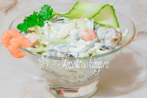 Салат из морской капусты с морепродуктами. Шаг 7
