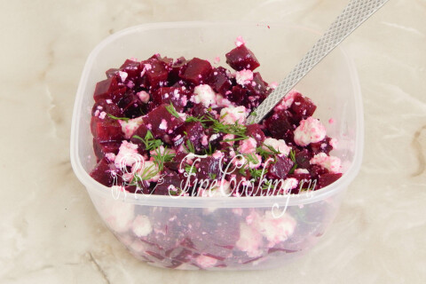 Салат из свеклы с сыром фета. Шаг 9