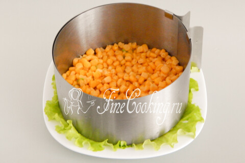 Салат с ананасом, ветчиной и кукурузой. Шаг 6