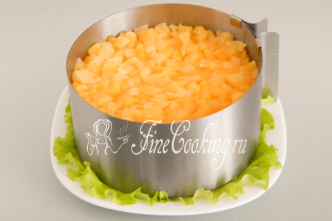 Салат с ананасом, ветчиной и кукурузой. Шаг 10