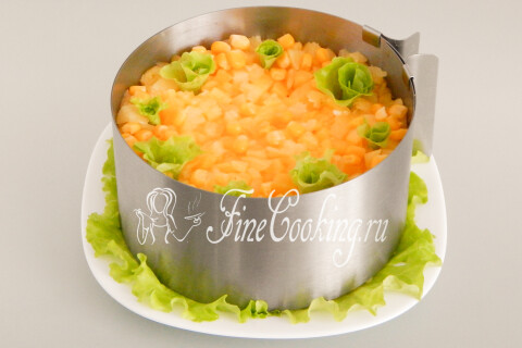 Салат с ананасом, ветчиной и кукурузой. Шаг 11