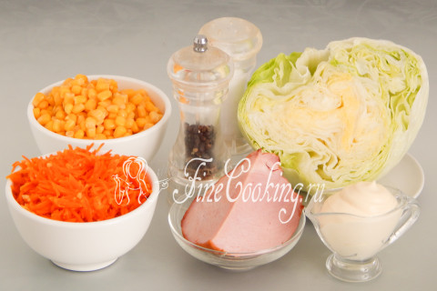 Салат с корейской морковью, кукурузой и ветчиной. Шаг 1