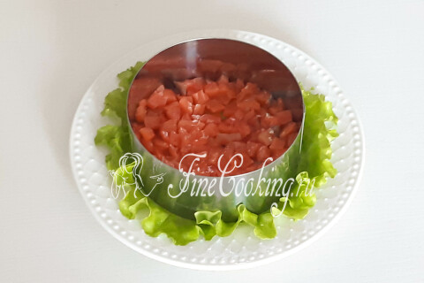Салат с красной рыбой и авокадо слоями. Шаг 10