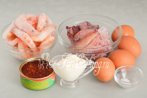 Праздничный салат с креветками, кальмарами и икрой (Морская жемчужина). Шаг 1