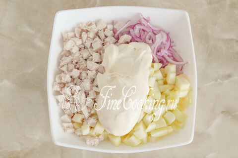 Салат с курицей и яблоками. Шаг 10
