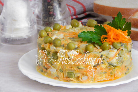 Готовое блюдо: Салат с курицей и солеными огурцами