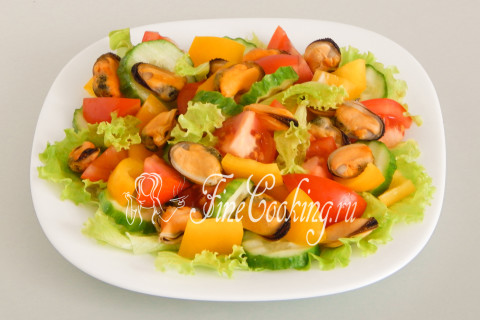 Салат с мидиями и овощами. Шаг 11
