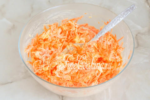 Салат с морковью, сыром и чесноком. Шаг 6