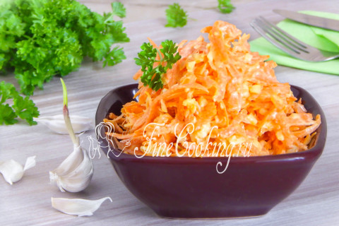 Салат с морковью, сыром и чесноком. Шаг 7