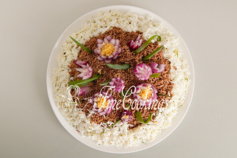 Салат с печенью и огурцами Крокусы. Шаг 21