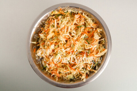 Салат с пекинской капустой, курицей и морковью по-корейски. Шаг 9