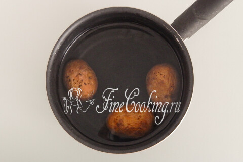 Салат с селедкой, картофелем и яйцами. Шаг 2