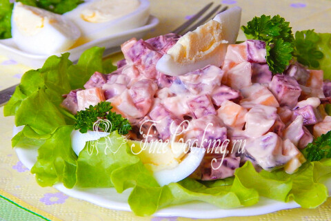 Готовое блюдо: Салат со свеклой, сыром и селедкой