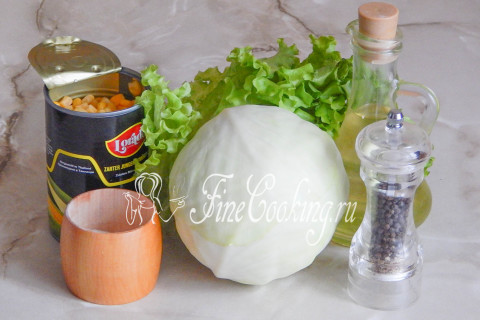 Салат со свежей капустой и кукурузой. Шаг 1