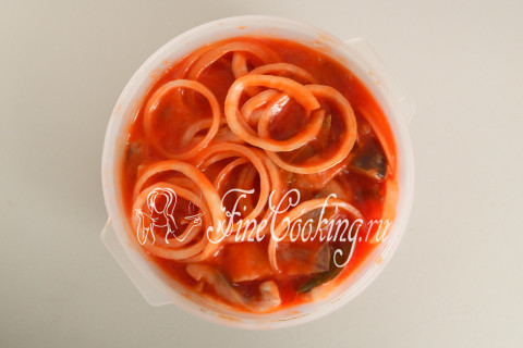 Сельдь, маринованная в томатном соусе. Шаг 10