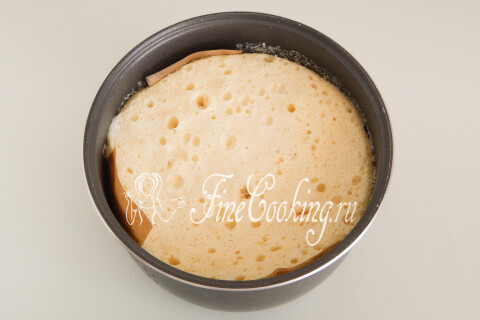 Шарлотка с клубникой. Шаг 13