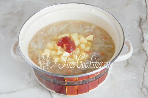 Щи из свежей капусты с курицей. Шаг 6
