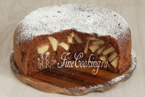 Шоколадная шарлотка с яблоками. Шаг 15