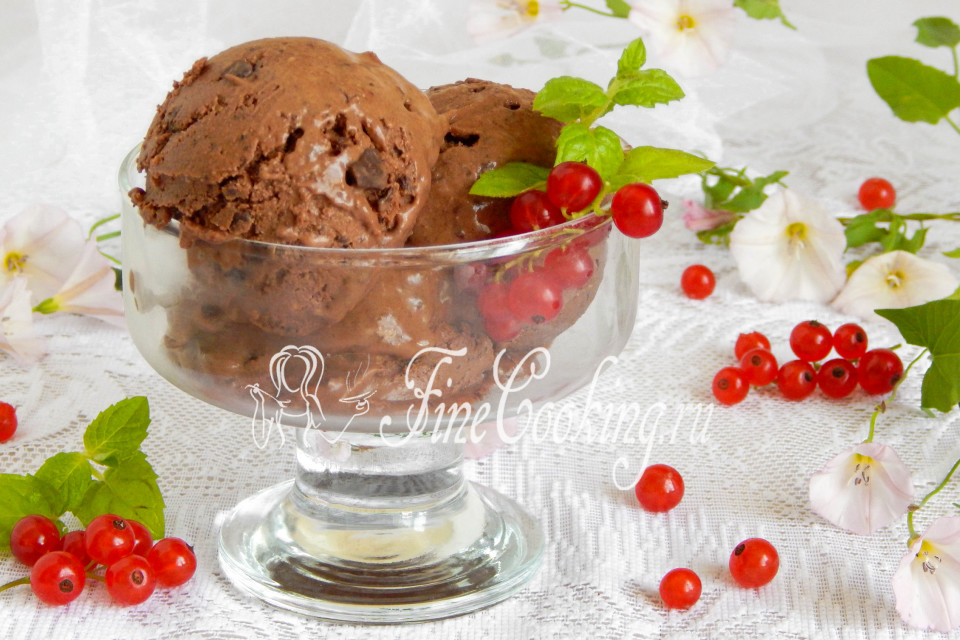 Шоколадное мороженое с шоколадной крошкой