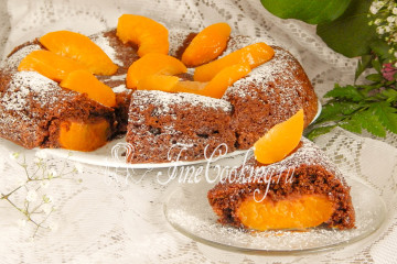 Шоколадный пирог с персиками в мультиварке