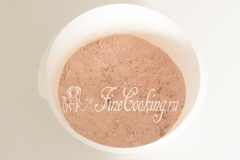 Шоколадный пирог с кабачком и орехами в духовке. Шаг 4