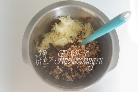 Шоколадный пирог с кабачком и орехами в духовке. Шаг 12