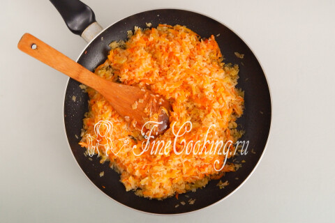 Скумбрия с рисом и овощами в духовке. Шаг 7