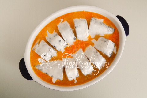 Скумбрия с рисом и овощами в духовке. Шаг 13