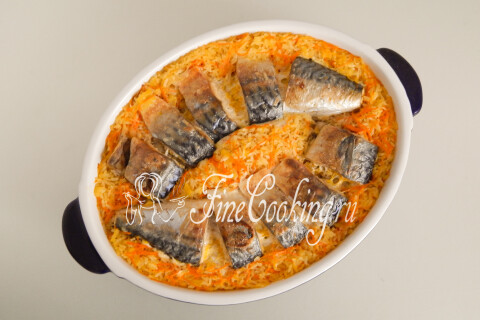 Скумбрия с рисом и овощами в духовке. Шаг 16