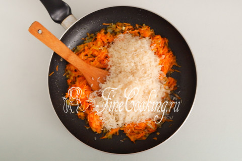 Скумбрия с рисом и овощами в духовке. Шаг 6