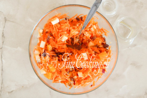 Сладкий салат из моркови, яблока и апельсина. Шаг 10