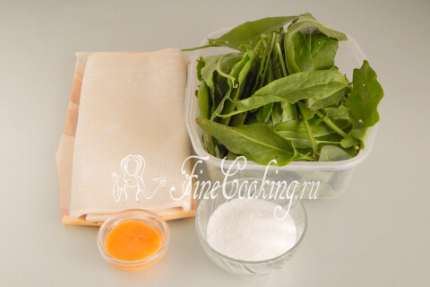 Слойки со щавелем из слоеного теста. Шаг 1