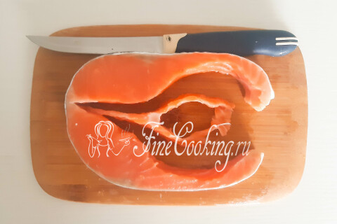 Стейки форели в сливках на сковороде. Шаг 2