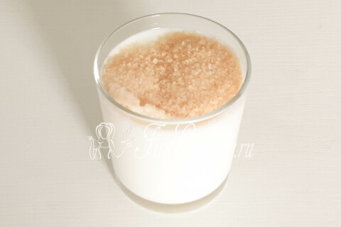 Суфле из сметаны с малиной и желатином. Шаг 2