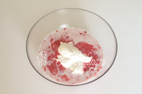 Суфле из сметаны с малиной и желатином. Шаг 9
