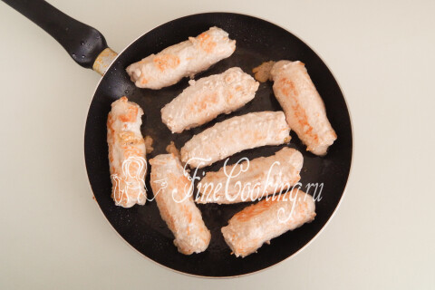 Свиные рулетики с грибами и сыром. Шаг 12
