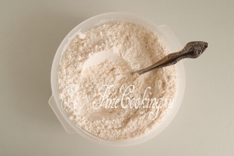 Тертый пирог с творогом и вареньем. Шаг 3