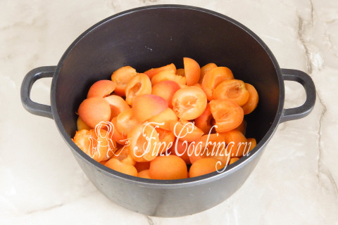 Варенье из абрикосов с орехами на зиму. Шаг 2