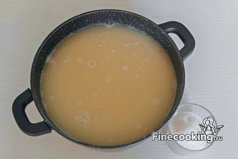Смесь яблочного пюре с оставшейся водой, сахаром и лимонной кислотой