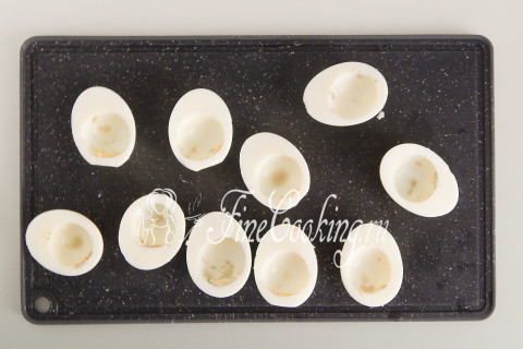 Яйца с печенью трески. Шаг 10