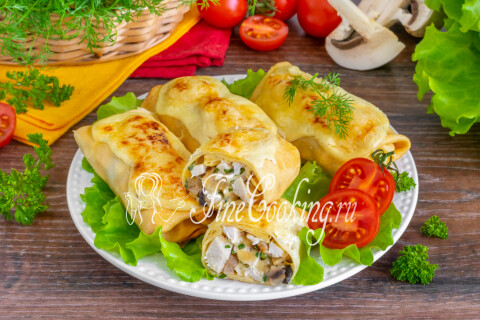 Готовое блюдо: Яичные блинчики с курицей, грибами и сыром