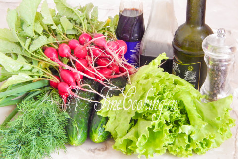 Зеленый салат с редисом. Шаг 1