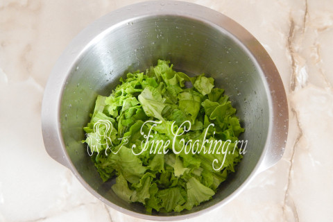 Зеленый салат с редисом. Шаг 2