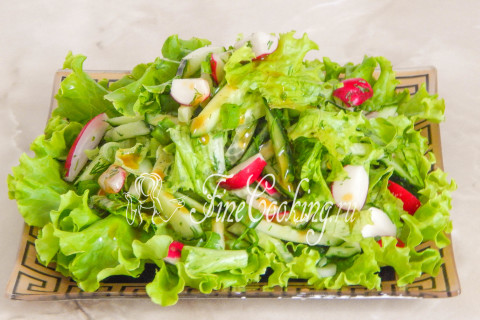 Зеленый салат с редисом. Шаг 11
