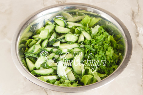 Зеленый салат с яйцом. Шаг 7
