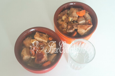 Жаркое из свинины в горшочках в духовке. Шаг 11